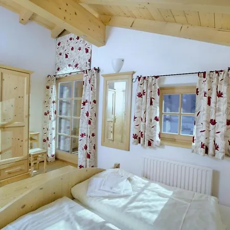 Schoeneben 't Hoge Loo Nyaraló